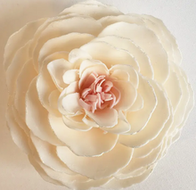 Load image into Gallery viewer, Large Flower Soap