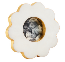 Load image into Gallery viewer, Scallop Marble Frame
